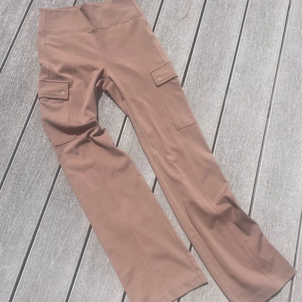Athleta Delancey Straight Cargo Pants Rustic Beige Women’s sz XS #882625 NWOT - Picture 3 of 5